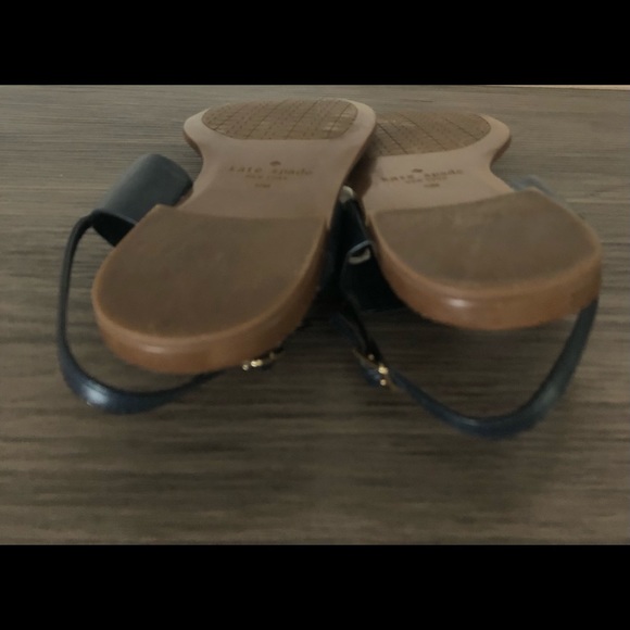 Kate Spade Carolina Leather Thong Sandals. - Picture 7 of 8